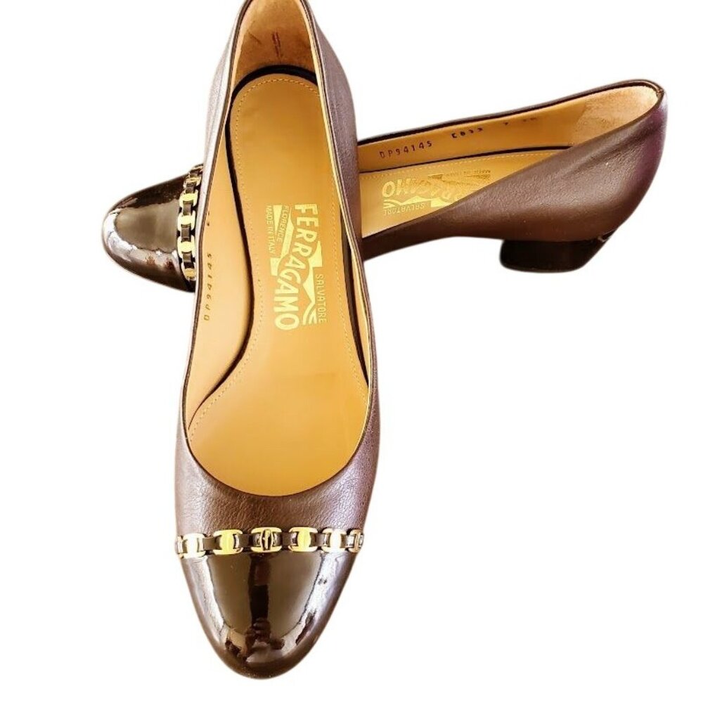 Vintage Salvatore Ferragamo Patent Leather Cap Toe Pumps 7AA Chain Link Gold